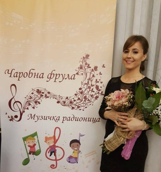 Profesor Bojana Gavrilović Profesor Bojana Gavrilović
